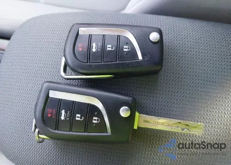 2021 Toyota Corolla Le z USA, uszkodzony, nr VIN JTDEPMAE4MJ154536